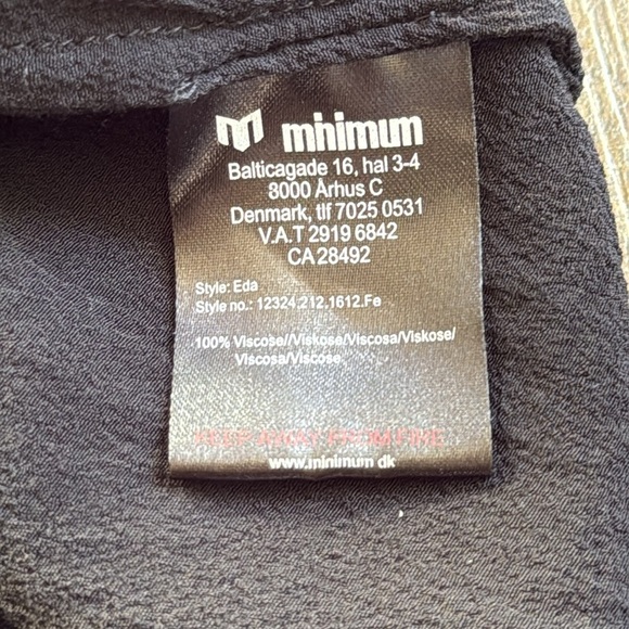 Minimum | V-Neck Sleeveless Swing Dress - Picture 8 of 14